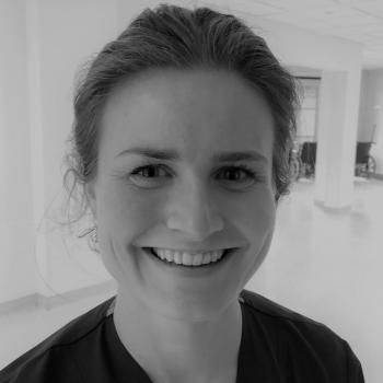 Dokter assistent Peeters is afgestudeerd als arts en vervolledigt haar opleiding tot uroloog. Ze werkt onder supervisie van de vaste stafleden Dokters Ost, Vander Eeckt en Deconinck.