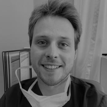 Dokter assistent Vandewalle is afgestudeerd als arts en vervolledigt zijn opleiding tot uroloog. Hij werkt onder supervisie van de vaste stafleden Dokters Ost, Vander Eeckt en Deconinck.
